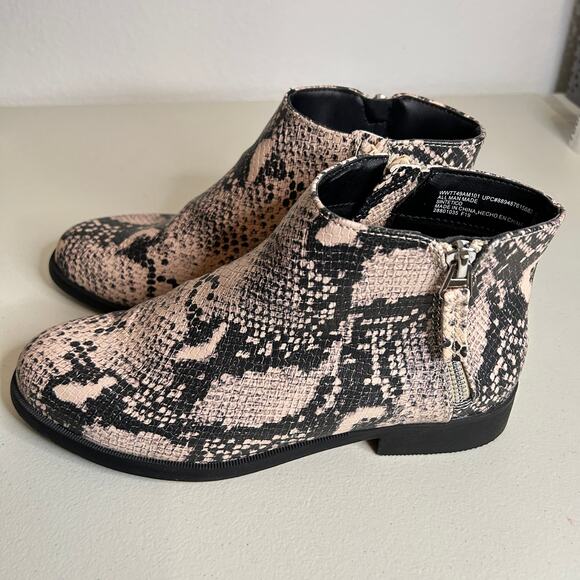 Time and Tru Ankle Boot Snake Print Zip Sides Size 8W - Picture 1 of 10
